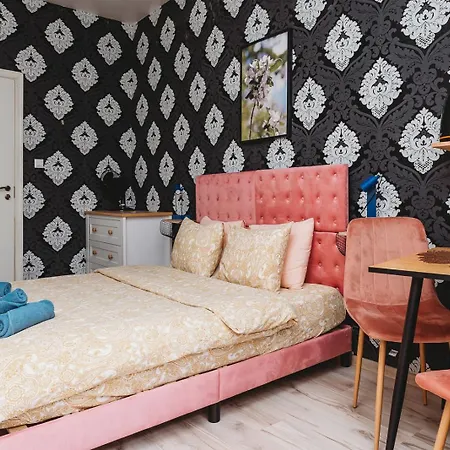 Апартаменты In Old Town, Cozy & Convenient - C *