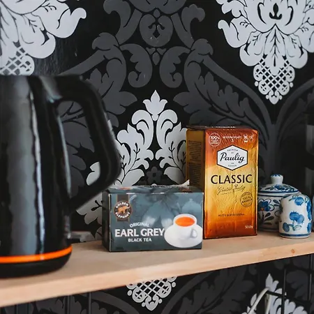 In Old Town, Cozy & Convenient - C