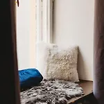 In Old Town, Cozy & Convenient - C