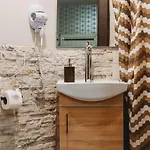 In Old Town, Cozy & Convenient - C