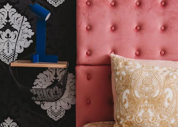 In Old Town, Cozy & Convenient - C Reval